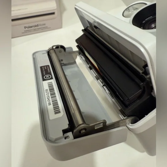 Polaroid Now Instant Camera - Picture 3 of 3